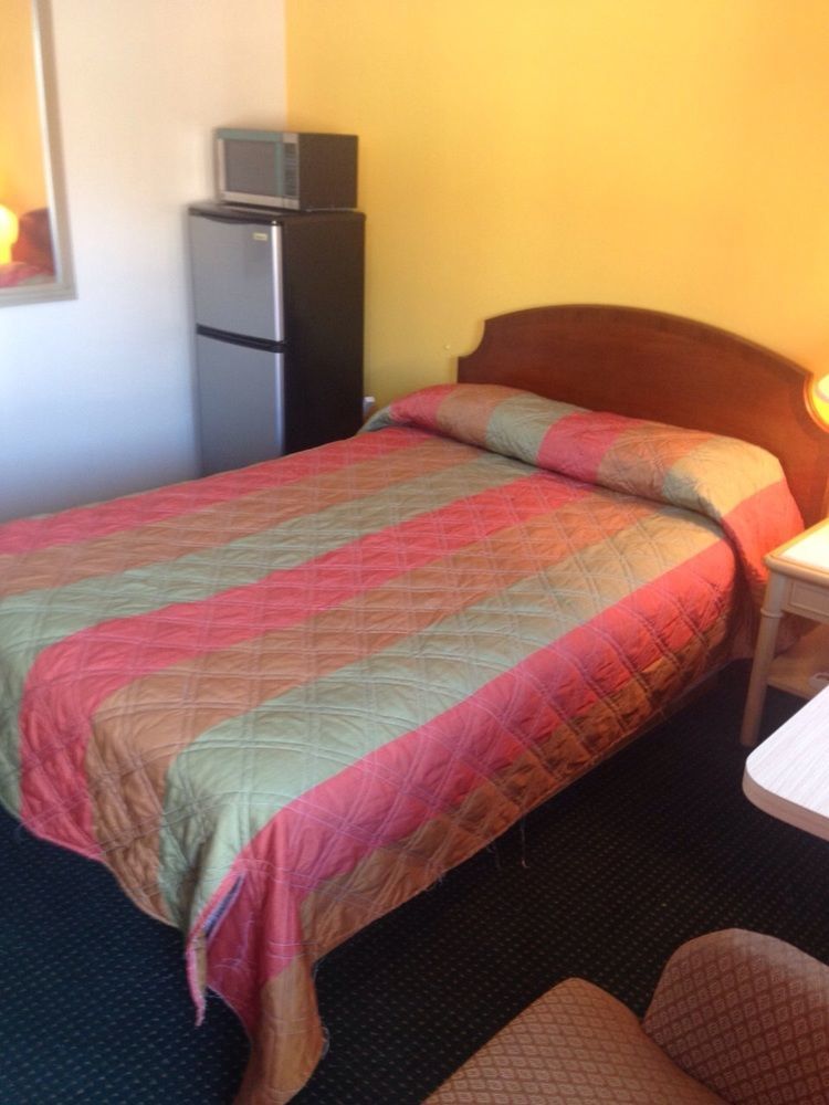 סרניה Palace Inn Motel מראה חיצוני תמונה